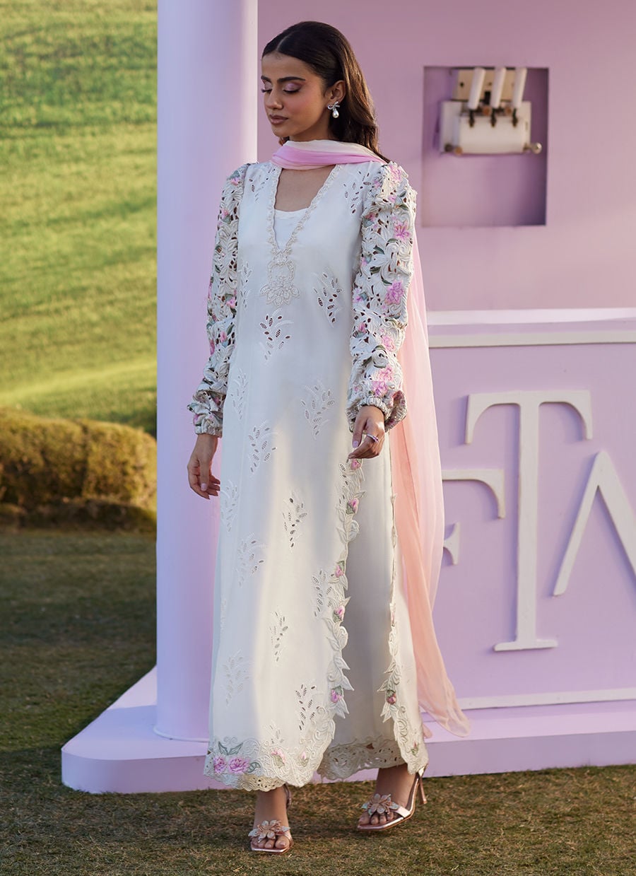 Farah Talib Aziz | Luna Eid 26 | Rose Lace Shirt And Dupatta, image 5