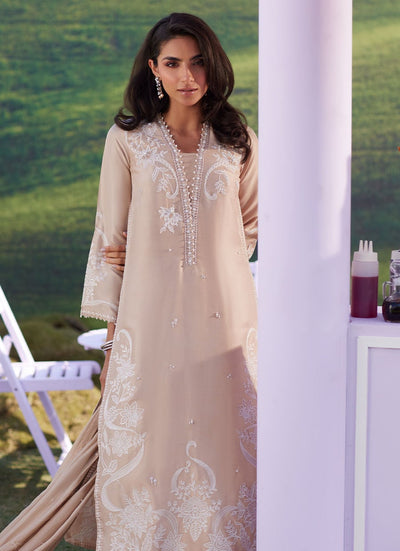 Farah Talib Aziz | Luna Eid 26 | Vaila Shirt And Dupatta