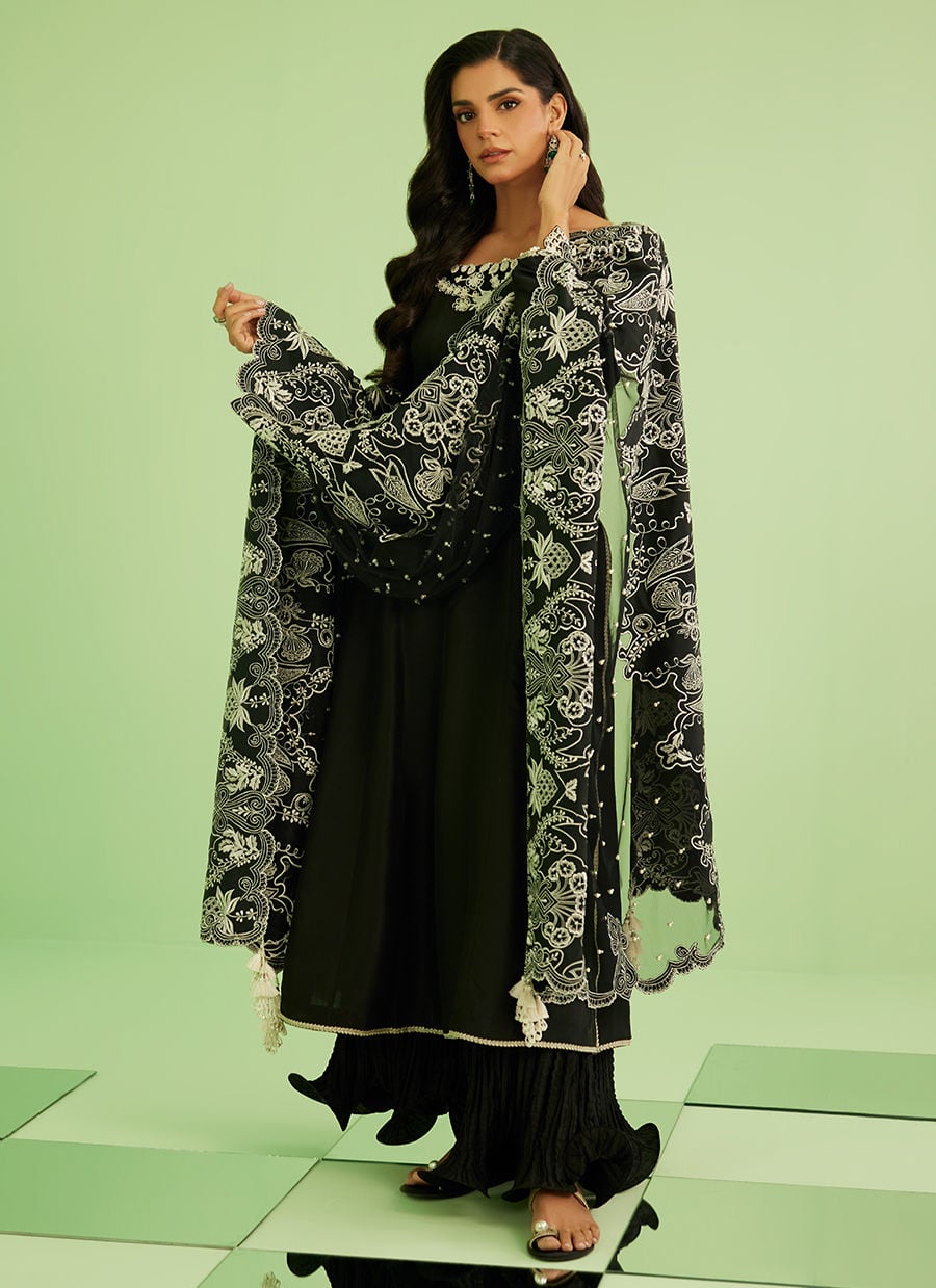 Farah Talib Aziz | Veya A Draped Capsule | Noir Élan Kalidaar-6