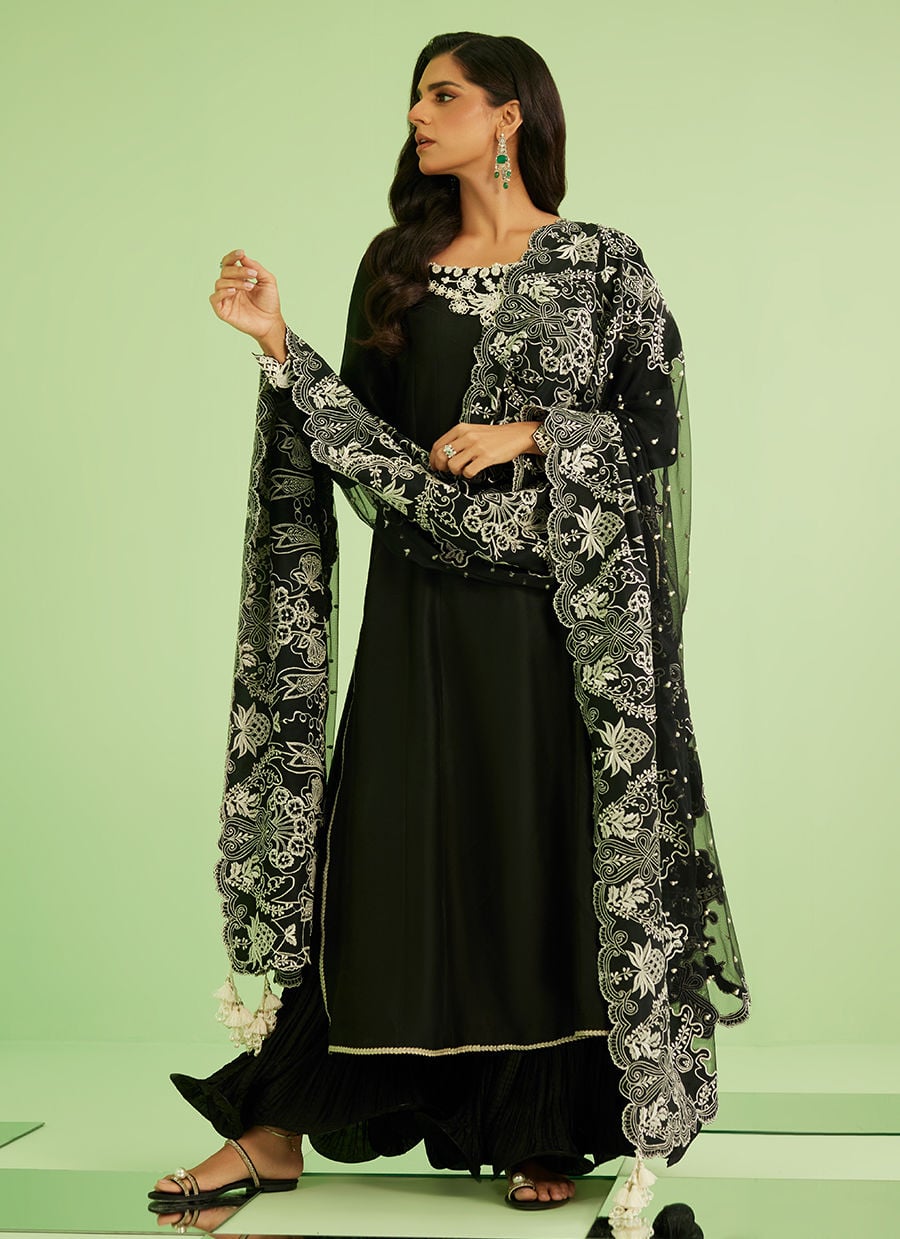 Farah Talib Aziz | Veya A Draped Capsule | Noir Élan Kalidaar-5