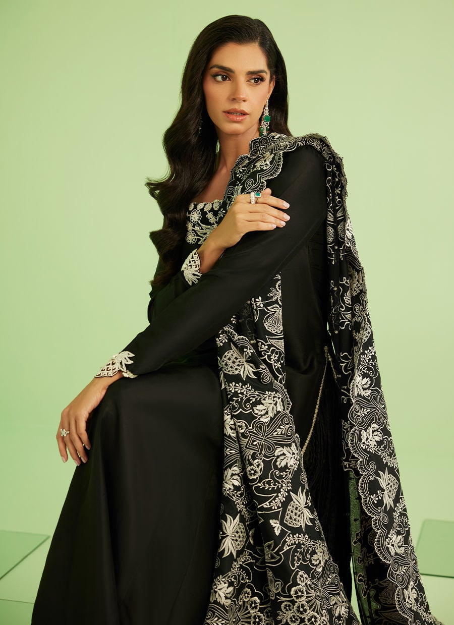 Farah Talib Aziz | Veya A Draped Capsule | Noir Élan Kalidaar-4