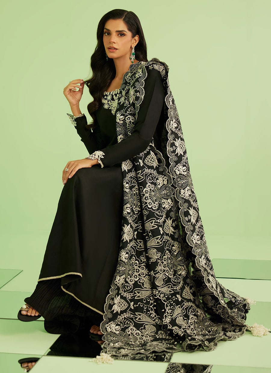 Farah Talib Aziz | Veya A Draped Capsule | Noir Élan Kalidaar-3