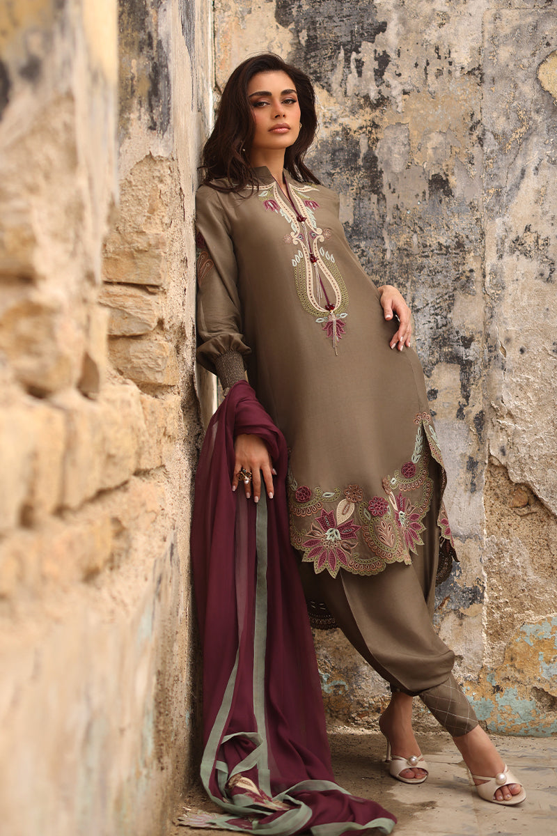 Wardha Saleem | Zimal Luxury Eid Edit 26 | Afsaneh, image 3