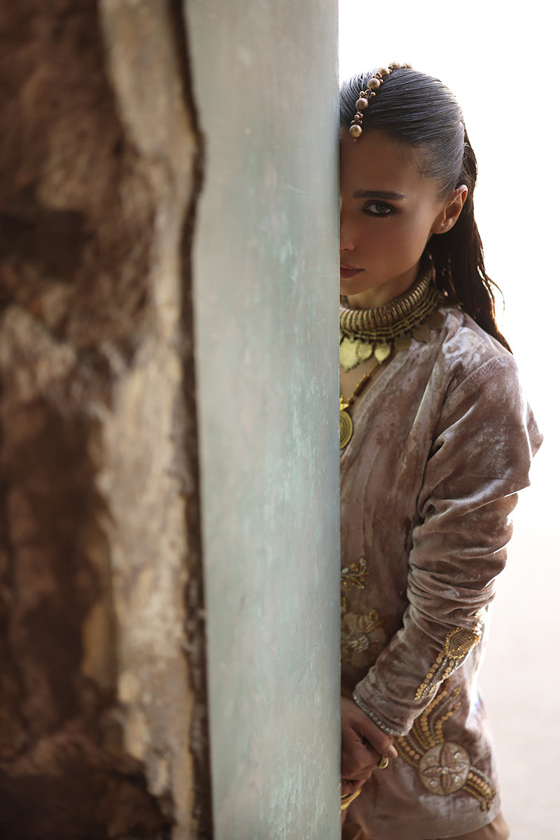 Wardha Saleem | Pure Velvet 25 | Nuha, image 8