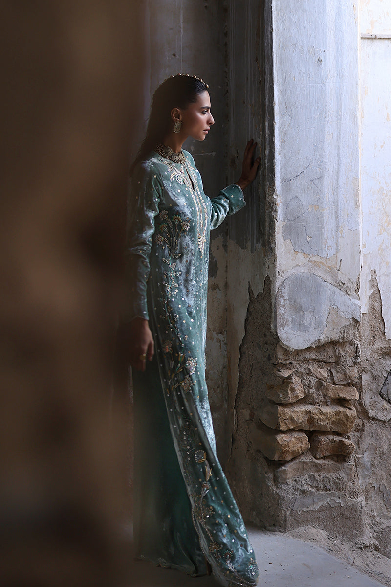 Wardha Saleem | Pure Velvet 25 | Vian-7