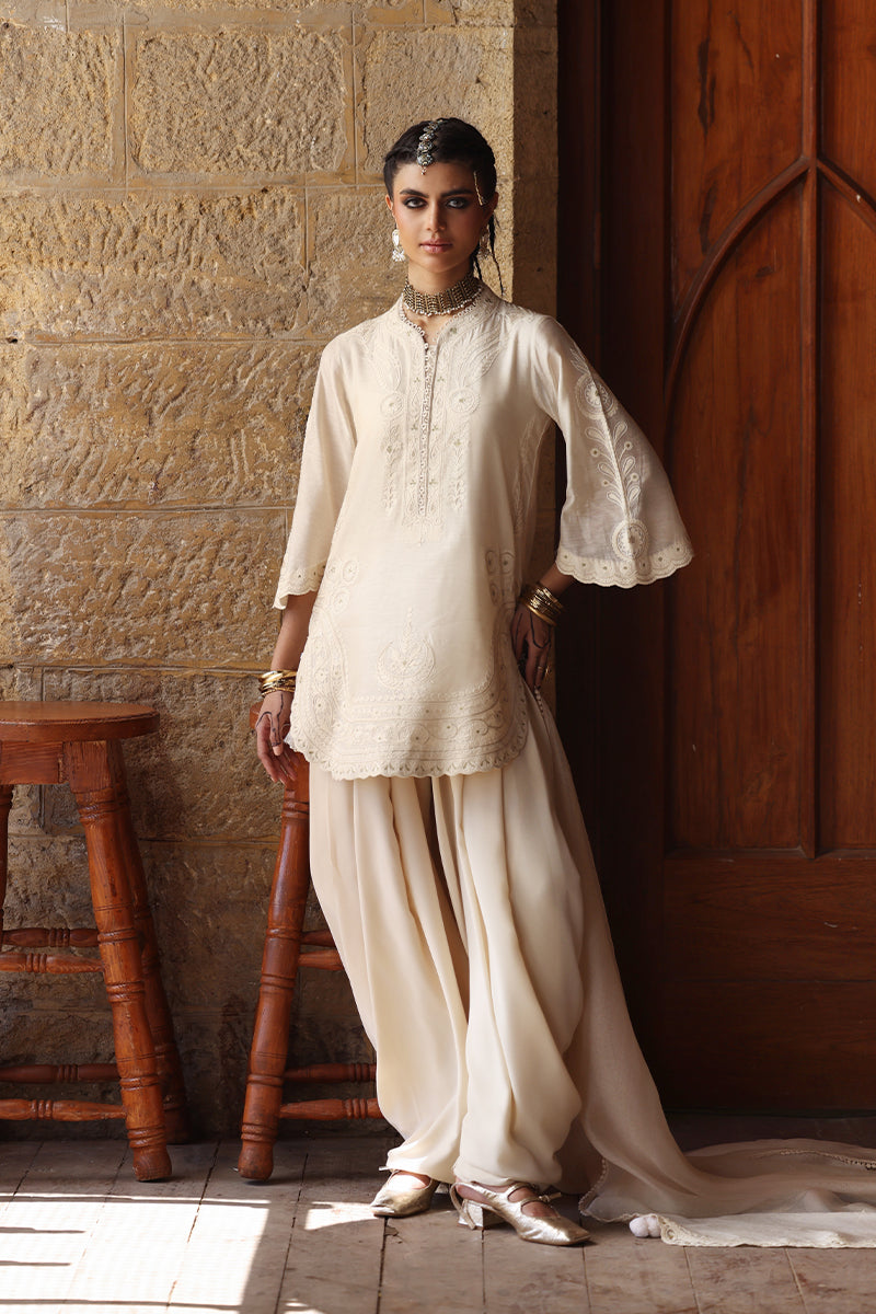 Wardha Saleem | Aari Collection 26 | Motia-5