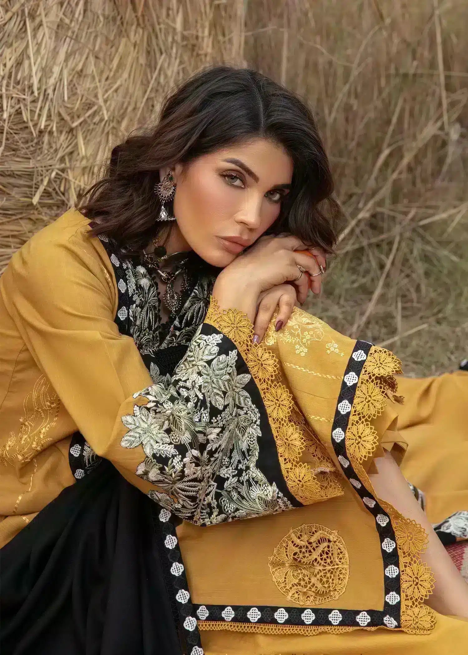 Saira Shakira | Raya Winter Stitched 23 | Amber by Designer Saira Shakira - House of Maryam - Pakistani Designer Ethnic Wear in {{ shop.shopifyCountryName }}