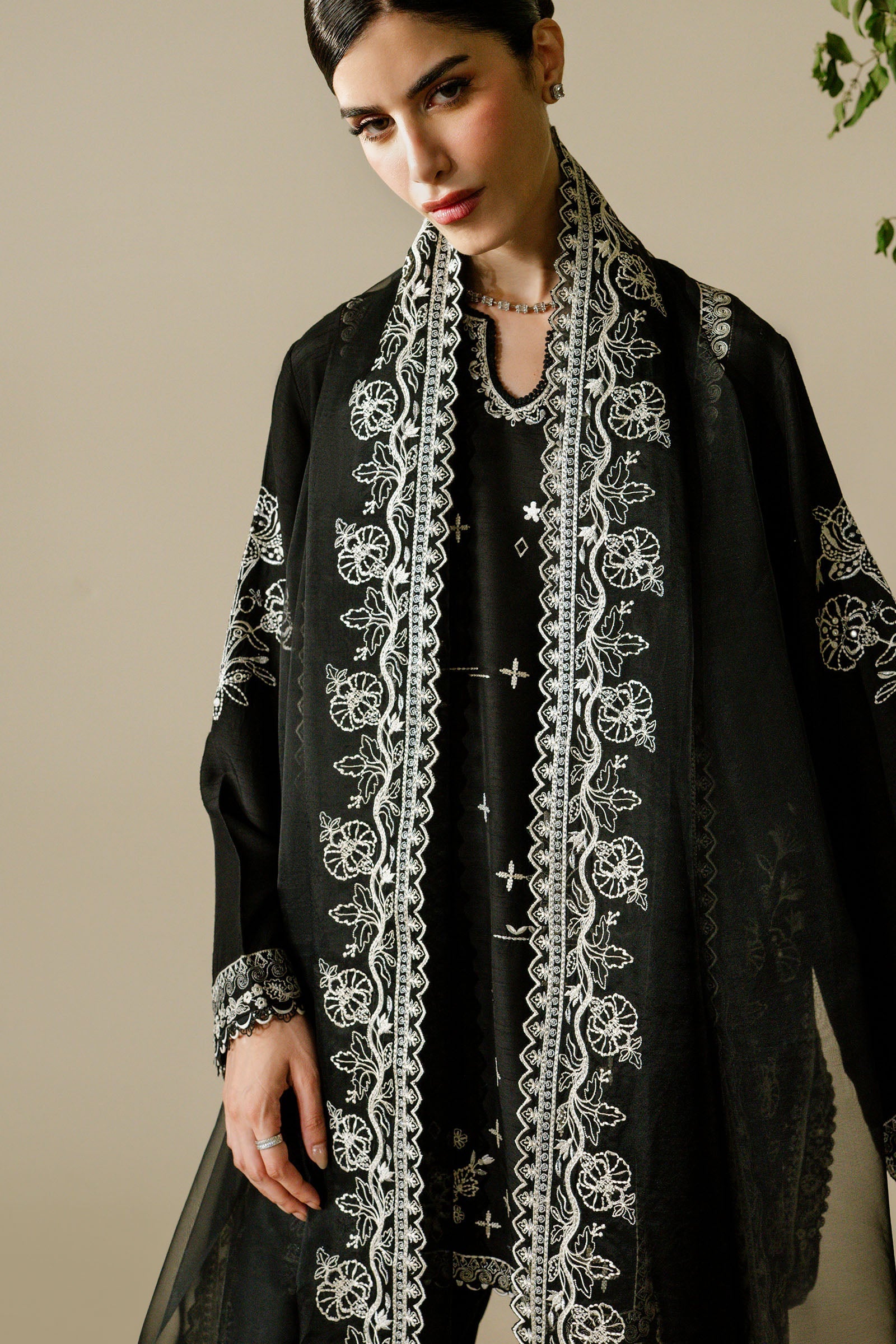 Serae Zaha | Serae Pret | NOCTIS - House of Maryam
