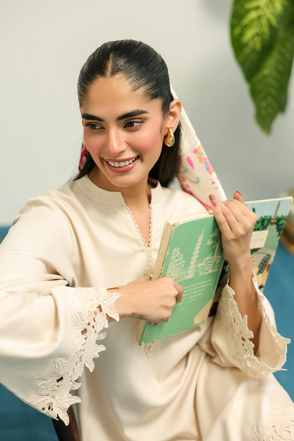 Sahar | Pret Essentials Winter 25 | Ivory Rose, image 8