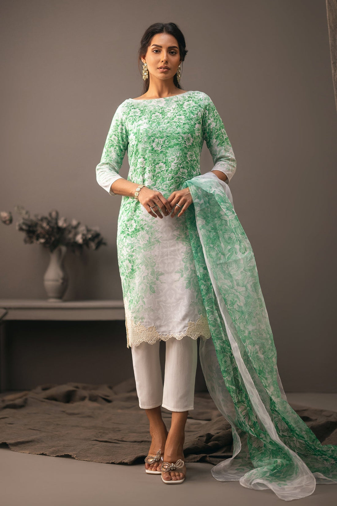 Erum Khan | Beyond Basic | CLASSIC CHARM by Designer Erum Khan - House of Maryam - Pakistani Designer Ethnic Wear in {{ shop.shopifyCountryName }}