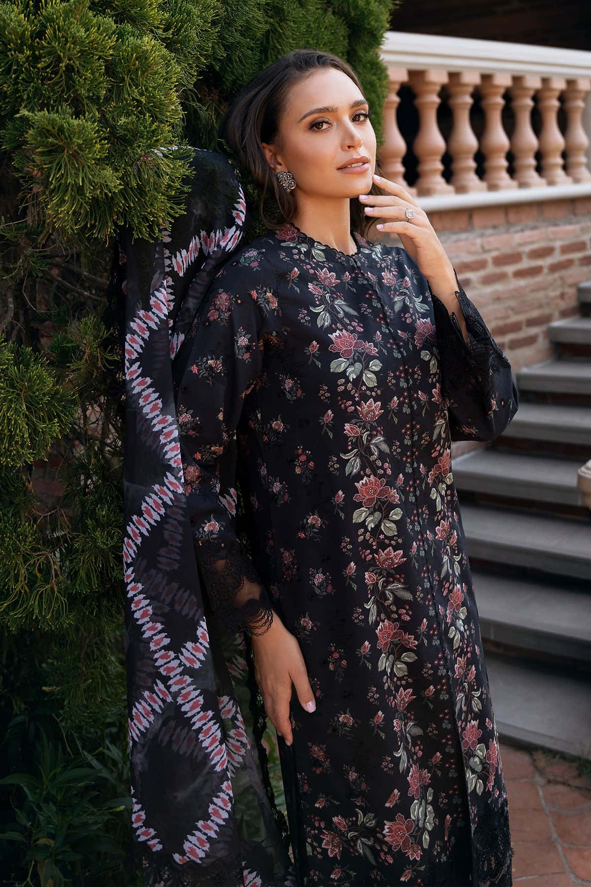 Afrozeh Lorien A black embroidered lawn suit, photo 4