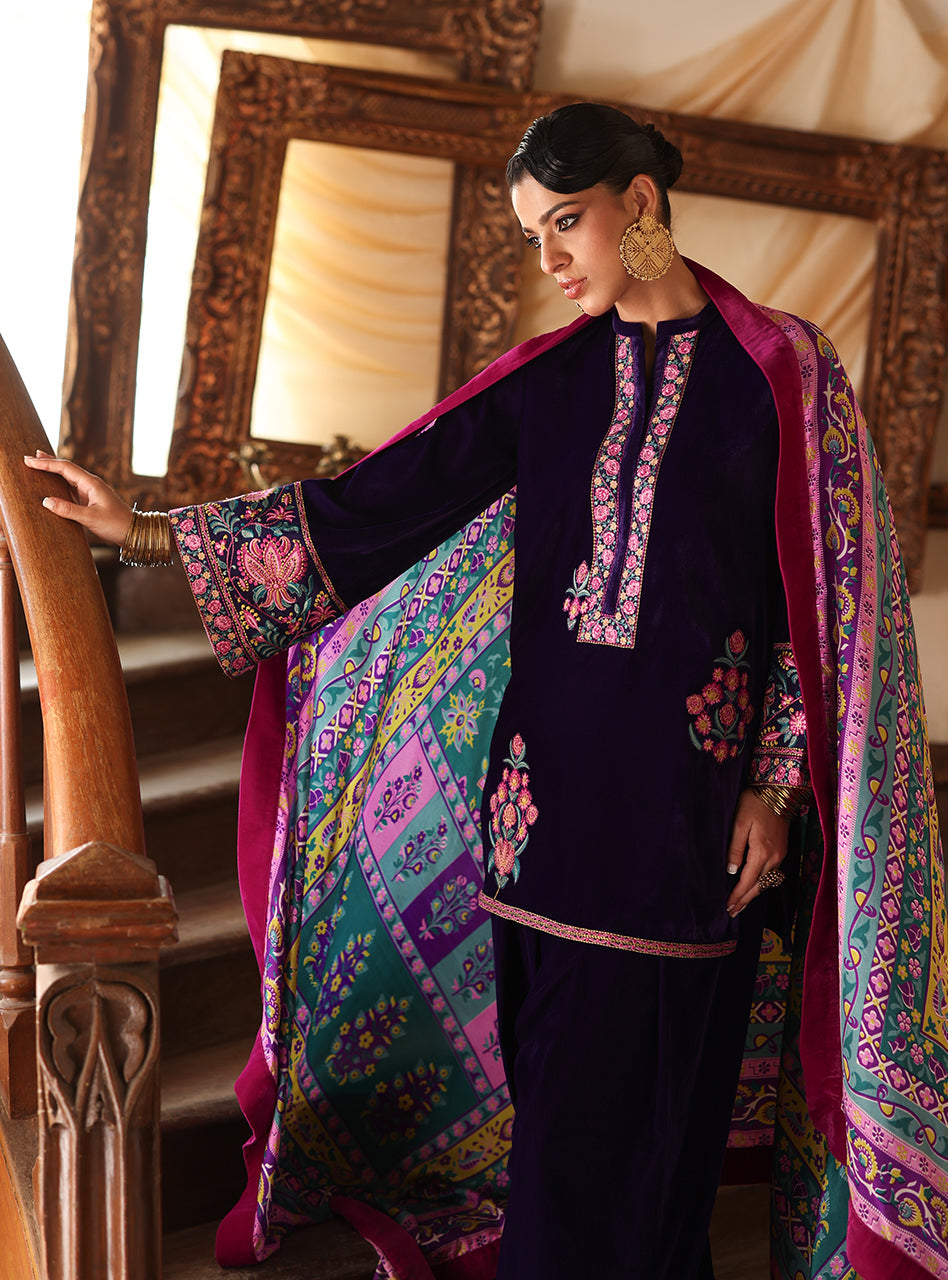 Zainab Chottani | Velura Velvet Edit 25 | Saphir Farshi, image 2