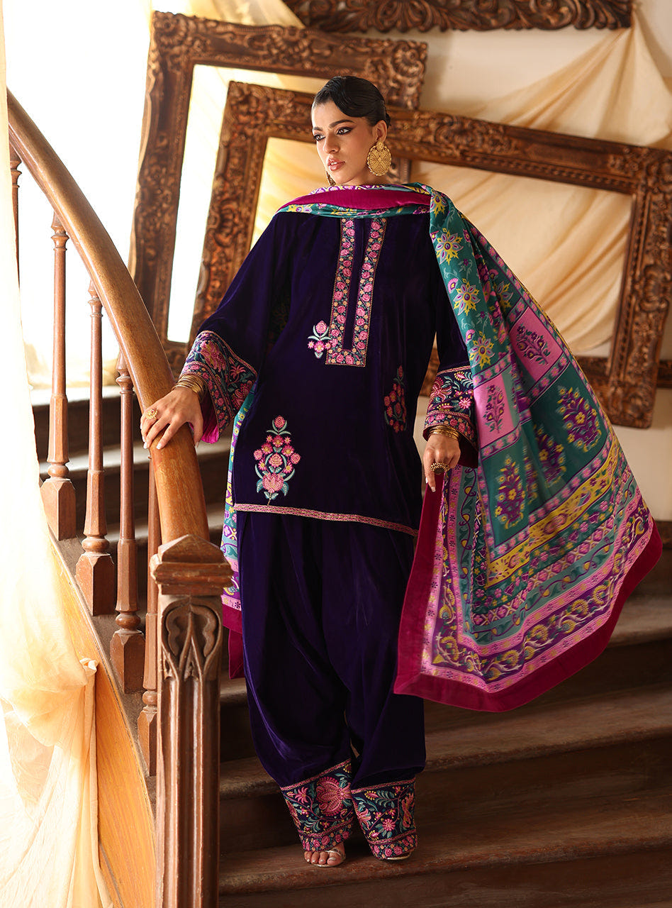 Zainab Chottani | Velura Velvet Edit 25 | Saphir Farshi