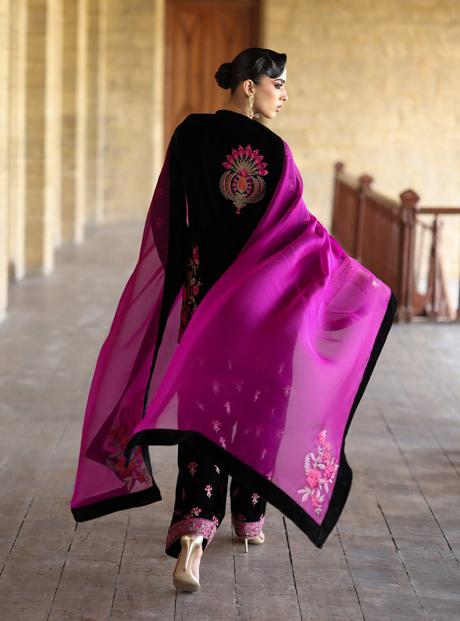 Zainab Chottani | Velura Velvet Edit 25 | Arah Farshi, image 2