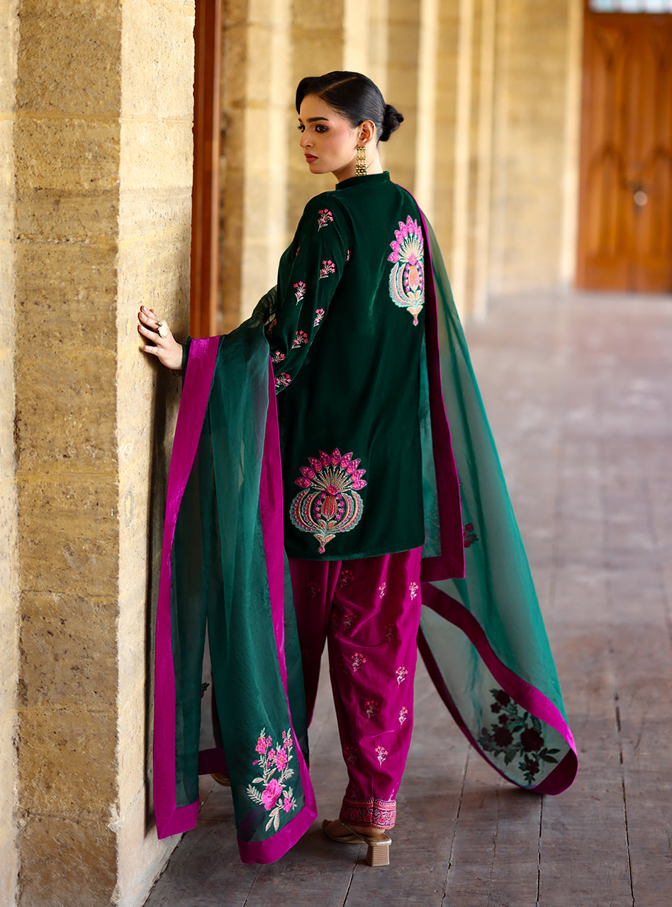 Zainab Chottani | Velura Velvet Edit 25 | Niya Farshi, image 2