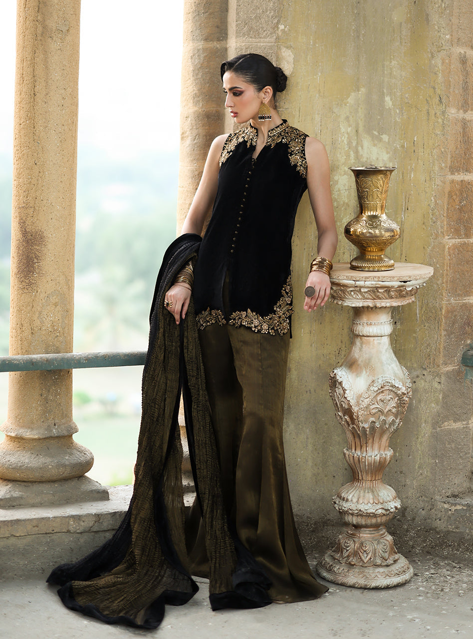 Zainab Chottani | Velura Velvet Edit 25 | Mihr Gold, image 3