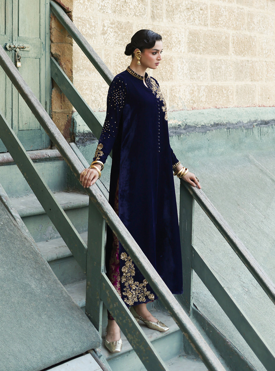 Zainab Chottani | Velura Velvet Edit 25 | Celine Gold, image 4