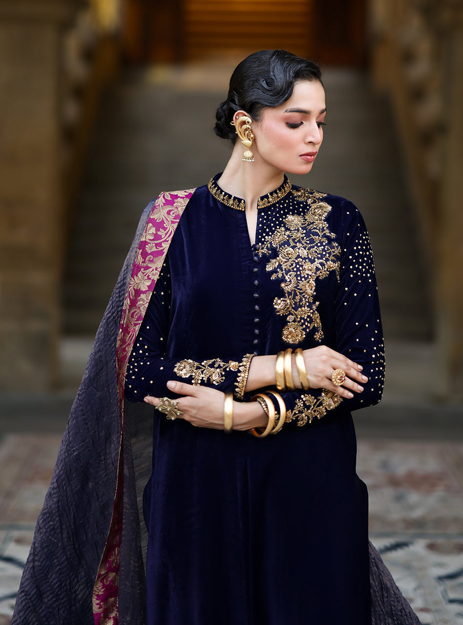 Zainab Chottani | Velura Velvet Edit 25 | Celine Gold, image 3