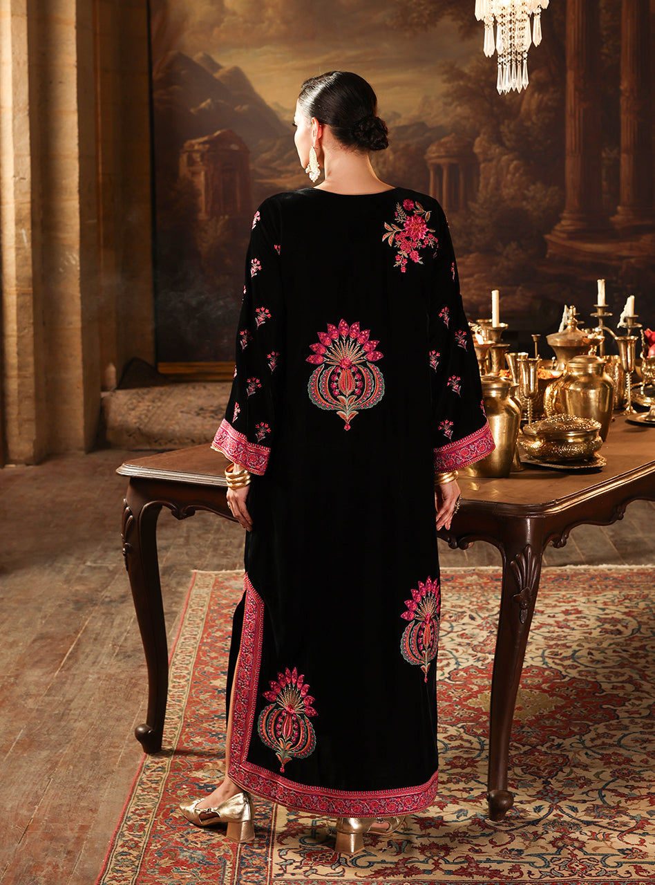 Zainab Chottani | Velura Velvet Edit 25 | Belle Kaftan, image 2