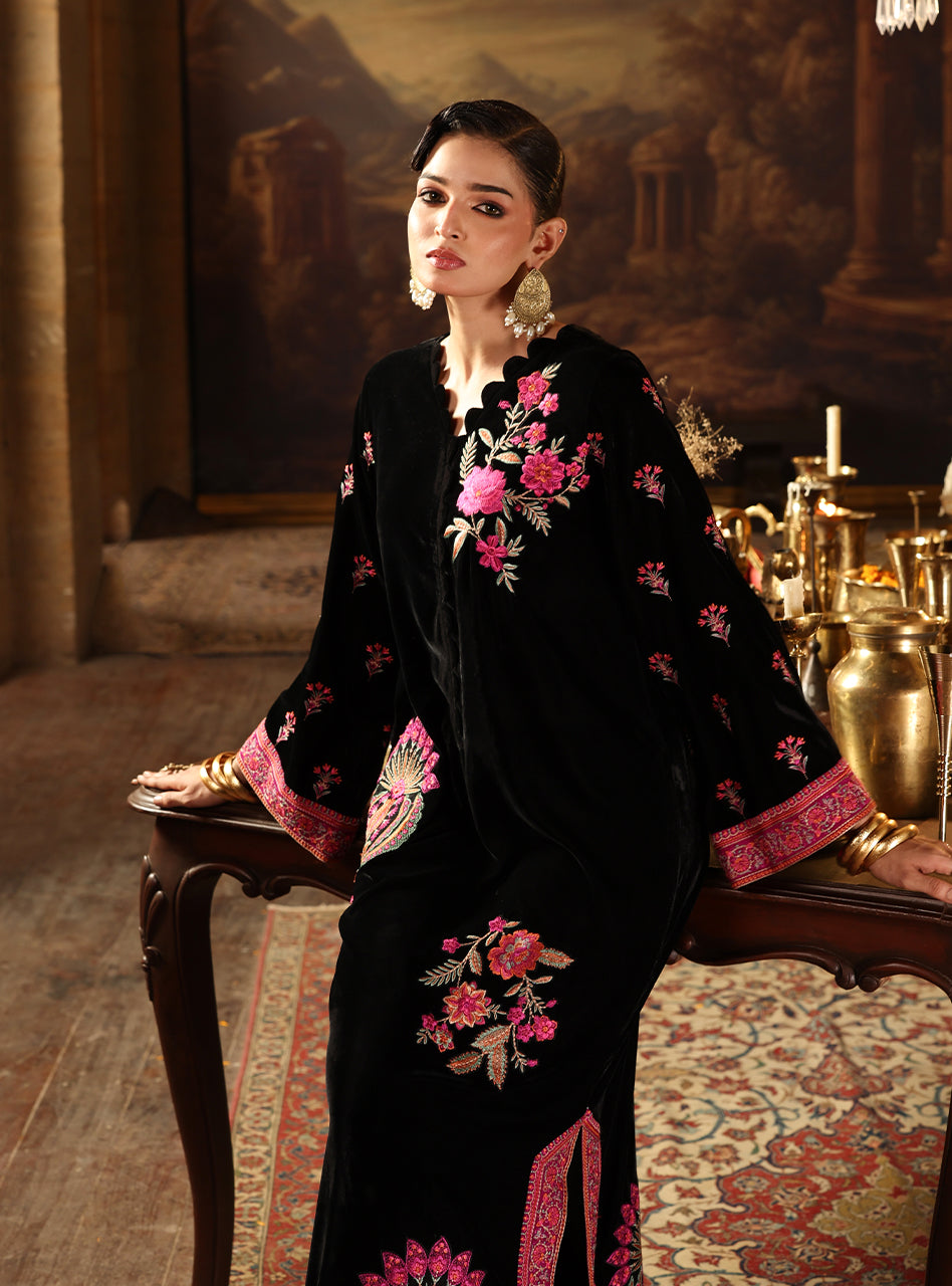 Zainab Chottani | Velura Velvet Edit 25 | Belle Kaftan, image 3
