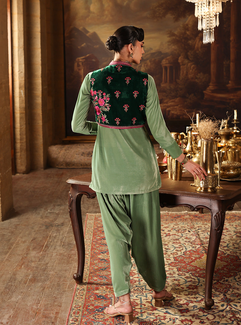 Zainab Chottani | Velura Velvet Edit 25 | Jade Bolero, image 2