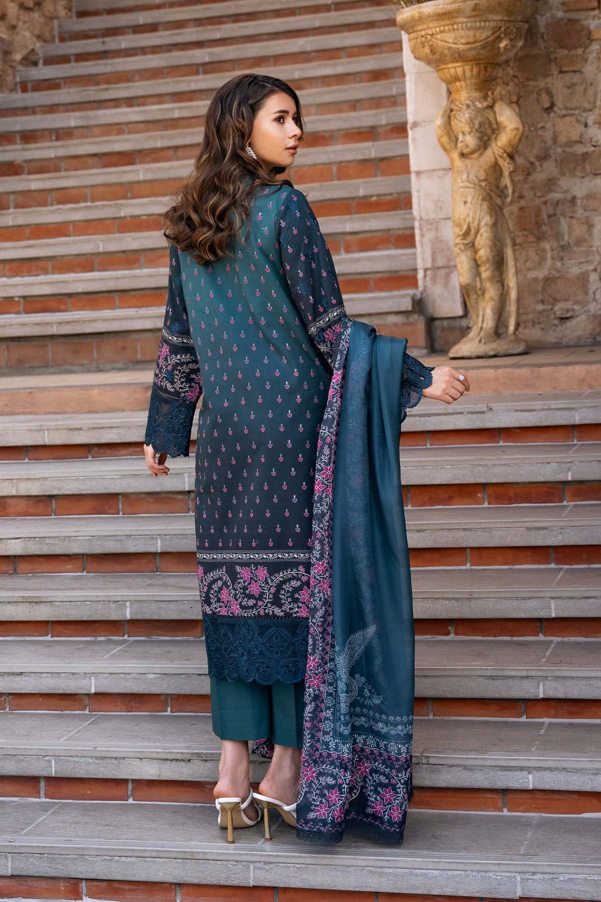 Afrozeh Azrina B zinc embroidered lawn suit, photo 2