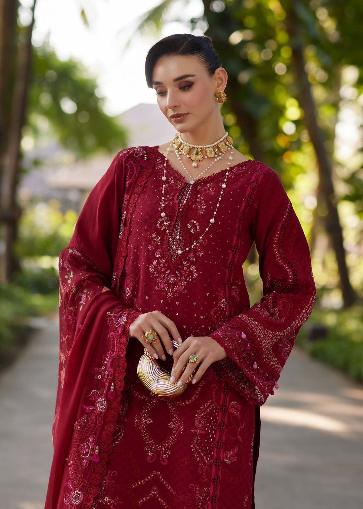 Kanwal Malik | Ariya Luxury Lawn 26 | Safa, image 3