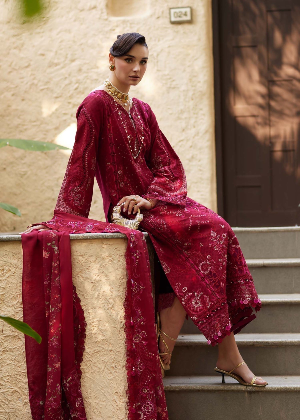 Kanwal Malik | Ariya Luxury Lawn 26 | Safa, image 5