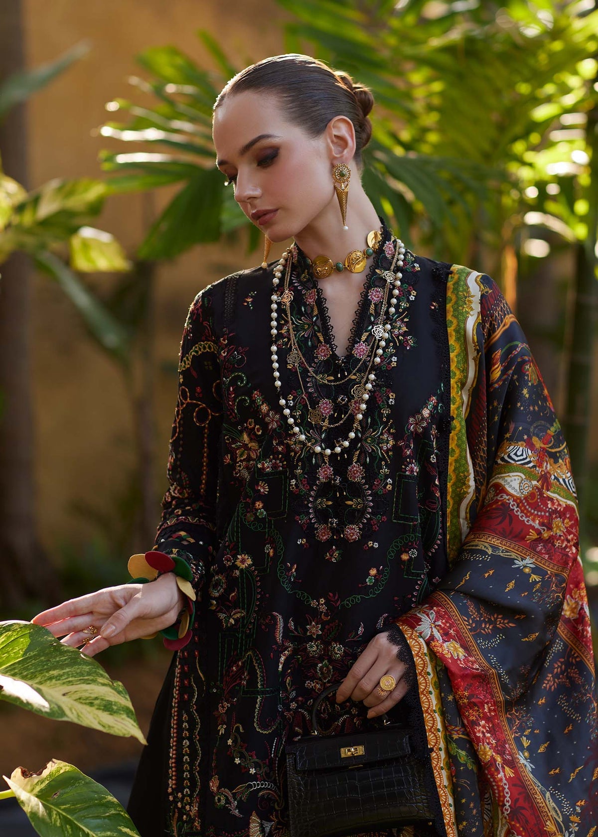 Kanwal Malik | Ariya Luxury Lawn 26 | Zaria, image 3