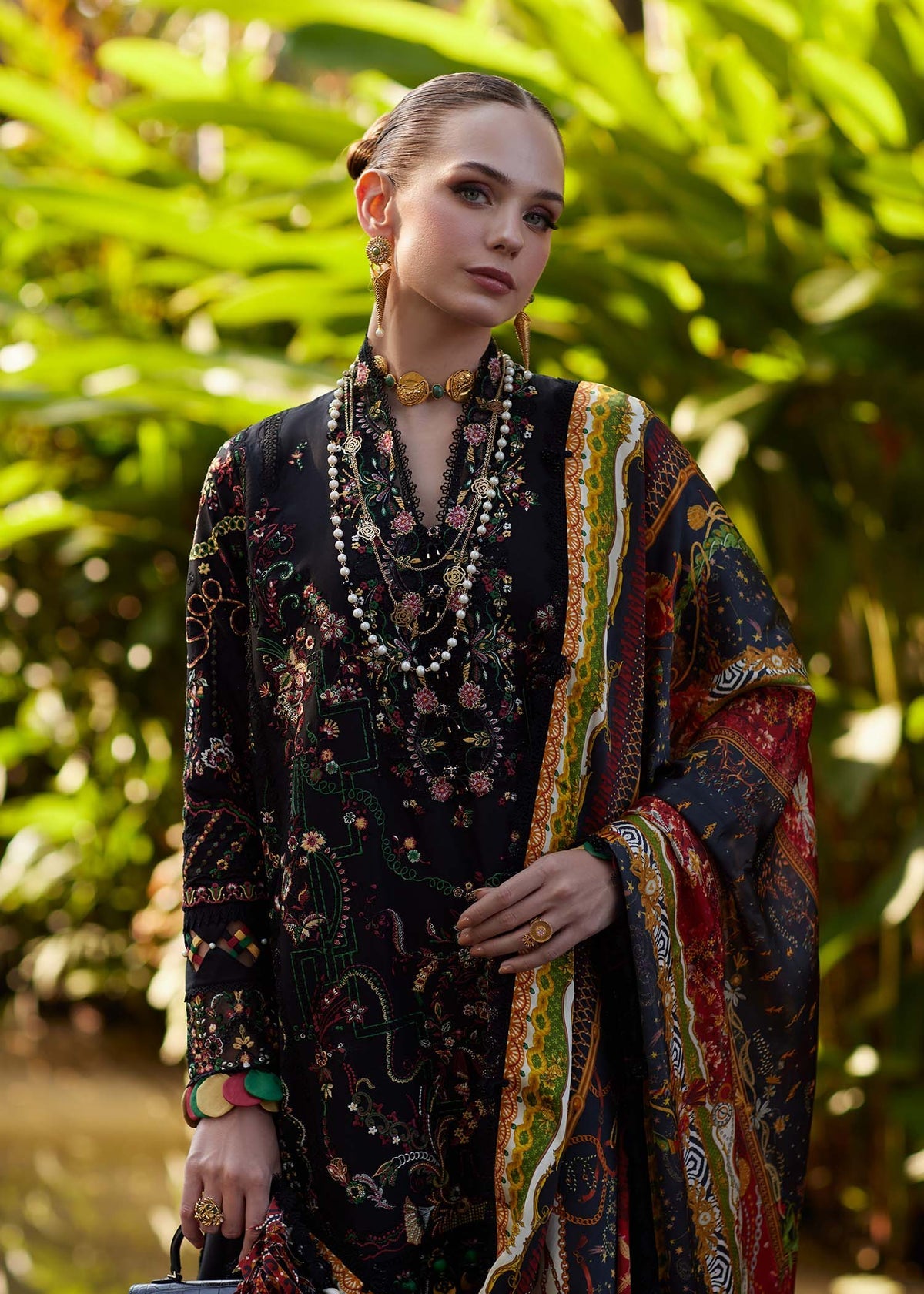 Kanwal Malik | Ariya Luxury Lawn 26 | Zaria, image 4