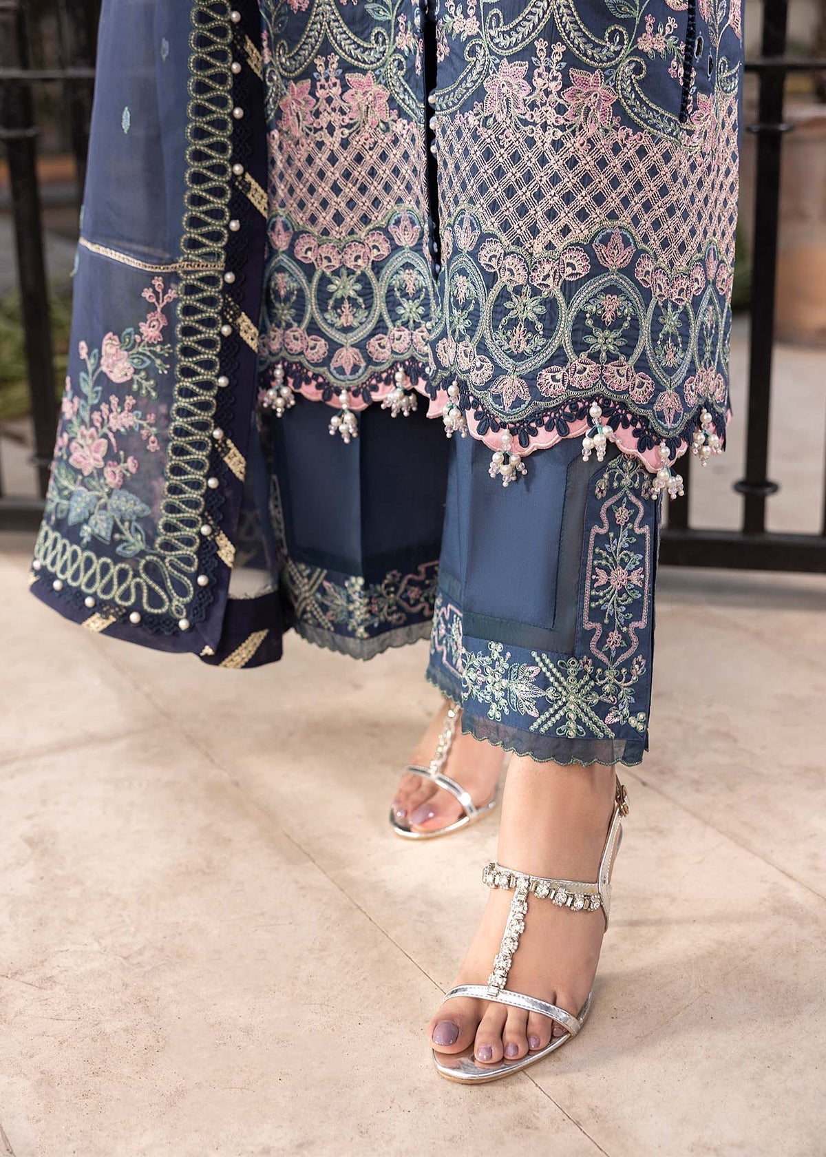 Shurooq | Luxury Lawn 25 | Mira -  Shurooq Ladies Clothes -  House of Maryam