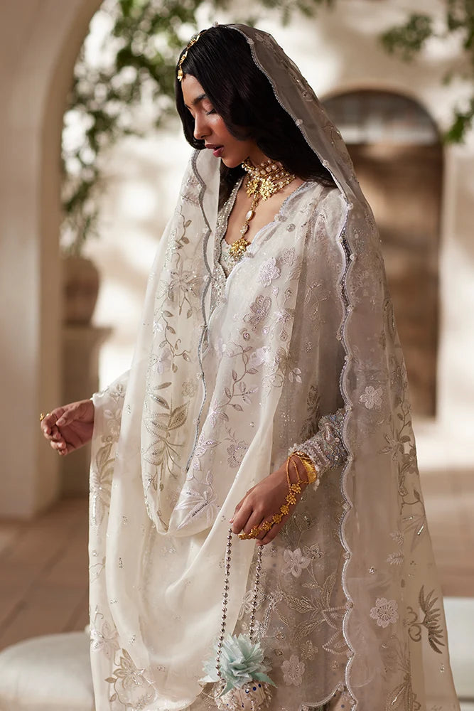 Suffuse Yasmira off white organza shirt and silk lehenga, photo 2
