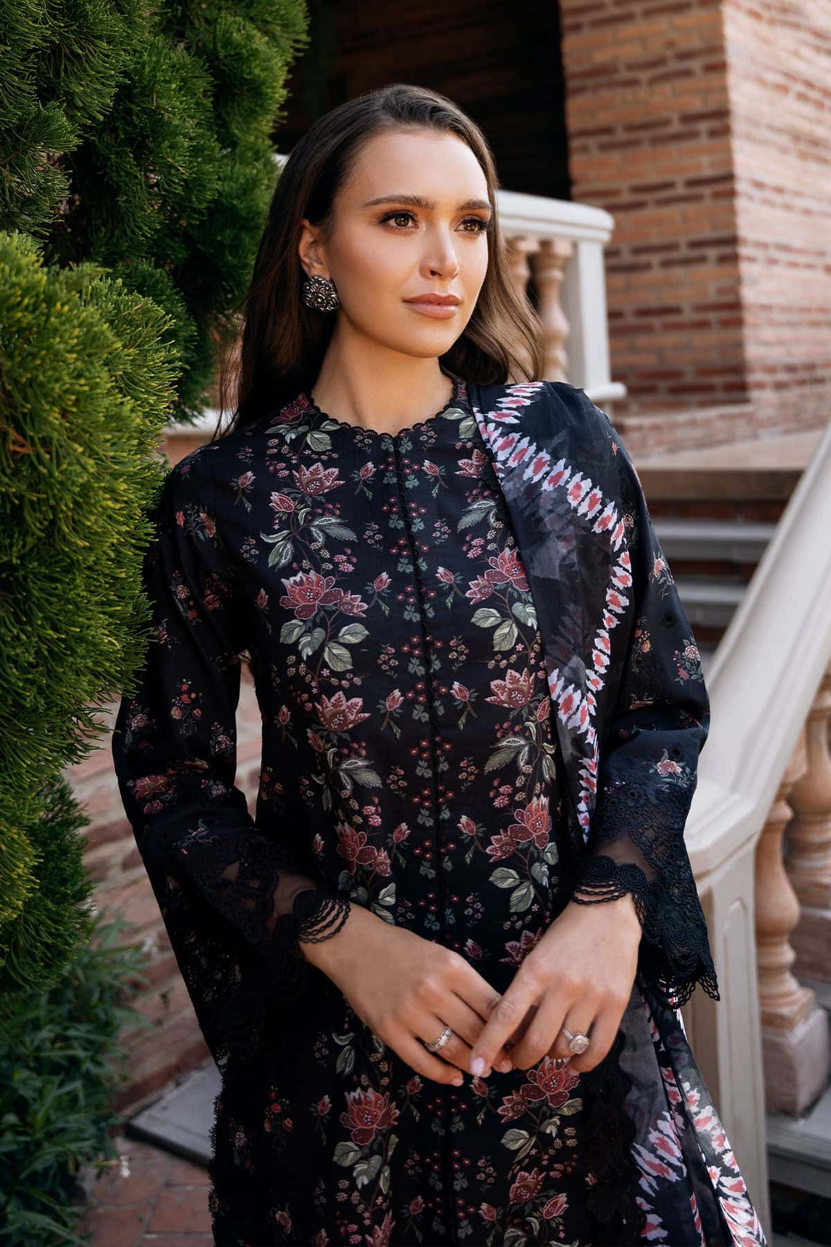 Afrozeh Lorien A black embroidered lawn suit, photo 3