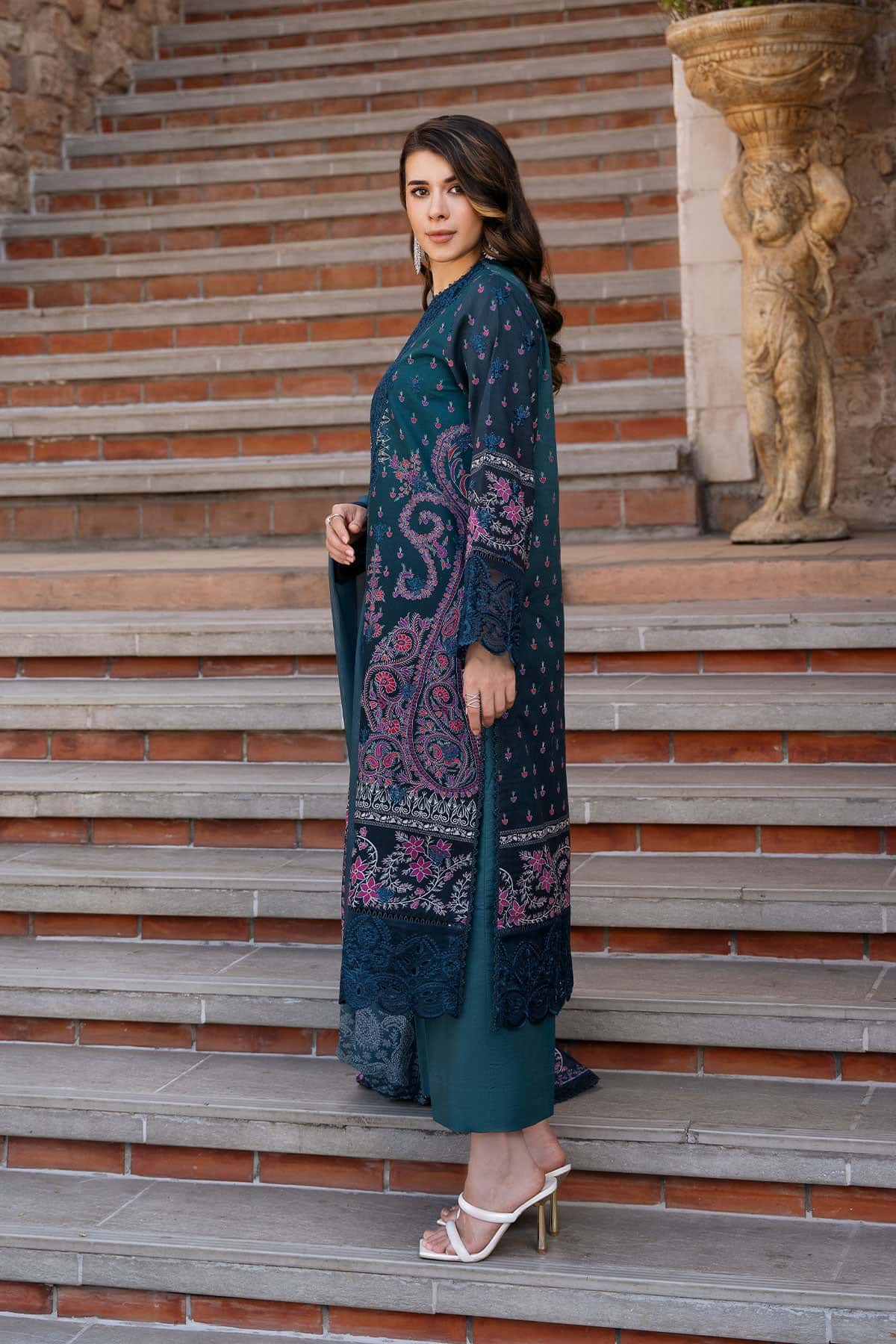 Afrozeh Azrina B zinc embroidered lawn suit, photo 5