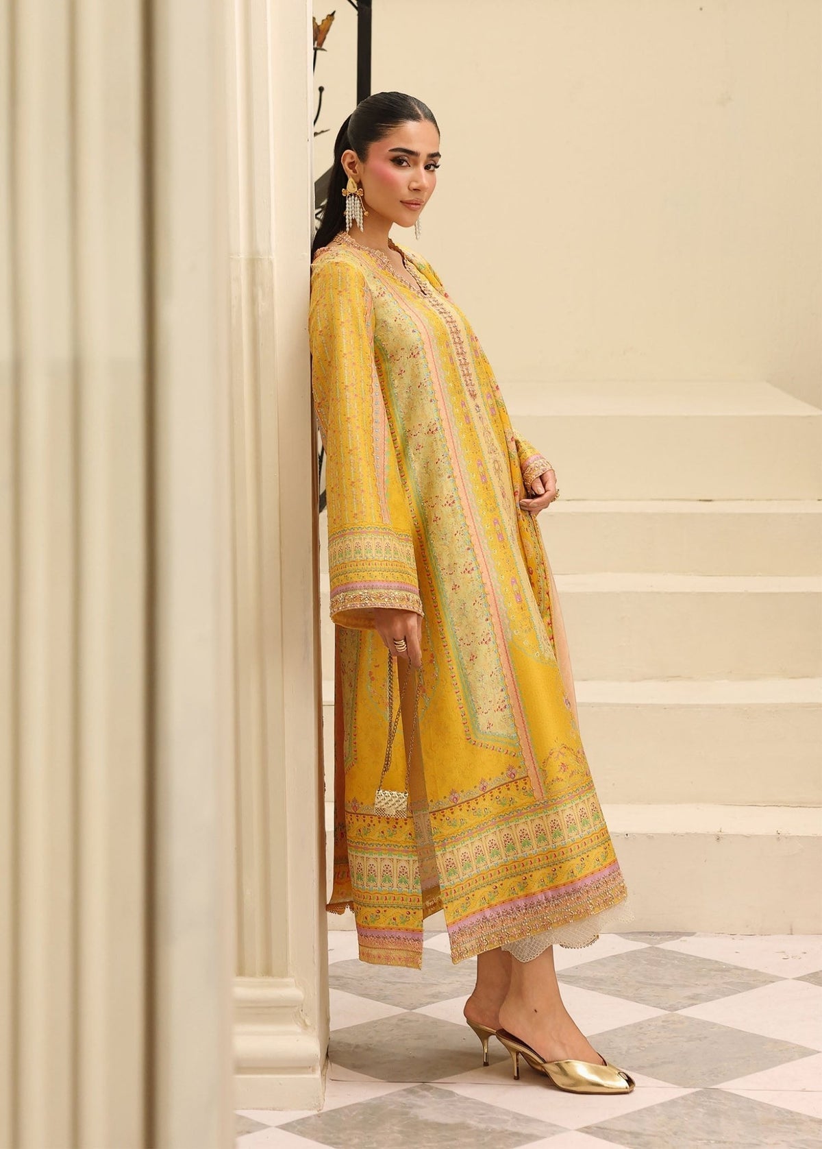 Kanwal Malik | Sorelle Luxe Silk 26 | Caprina-4