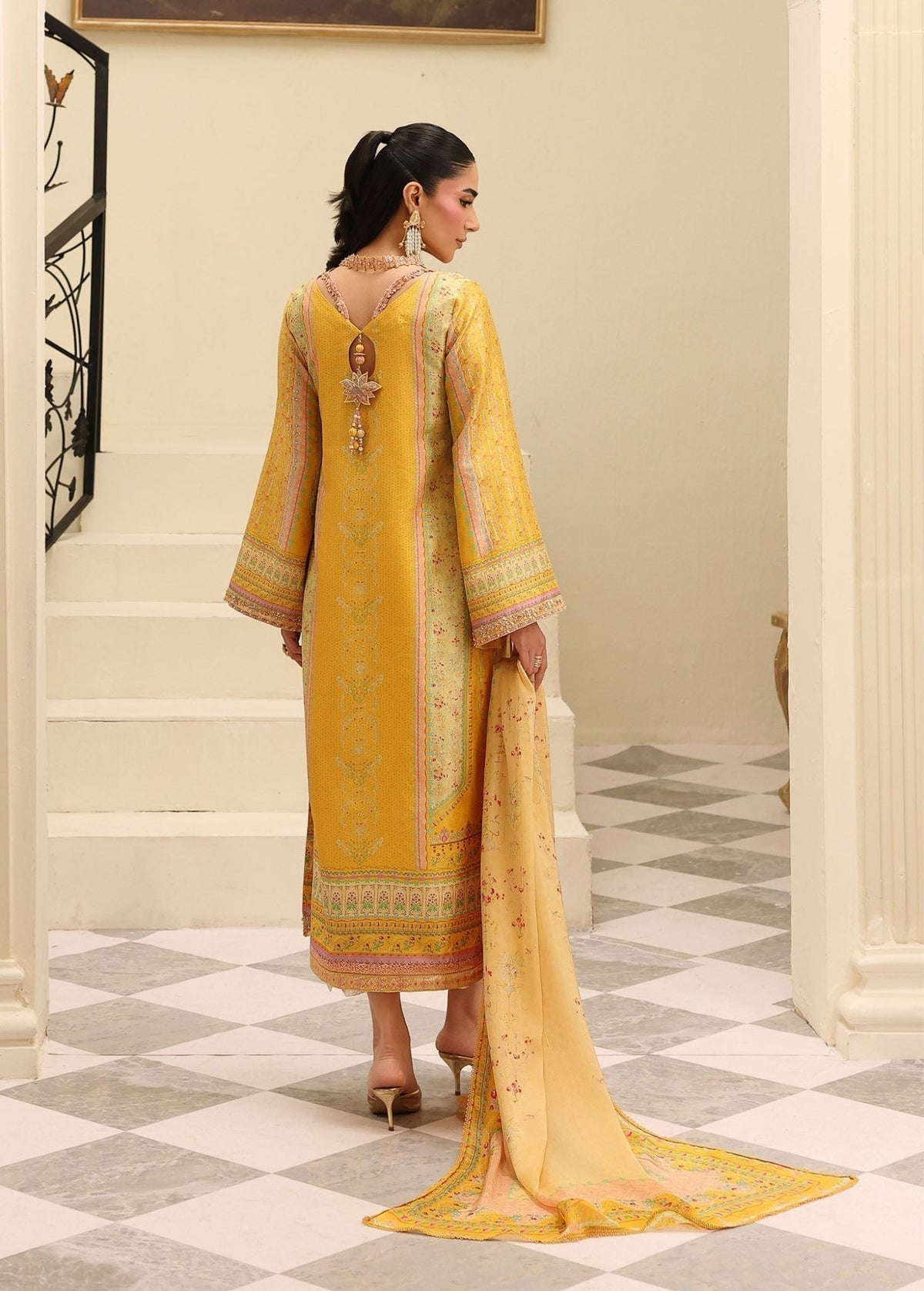 Kanwal Malik | Sorelle Luxe Silk 26 | Caprina-2
