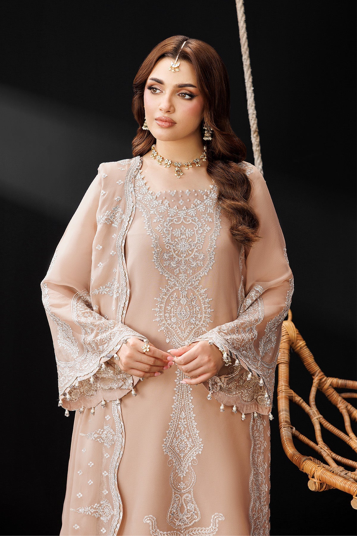 Alizeh | Dua Formals 26 | AF-DUA-3031-Gilded Lace, image 4