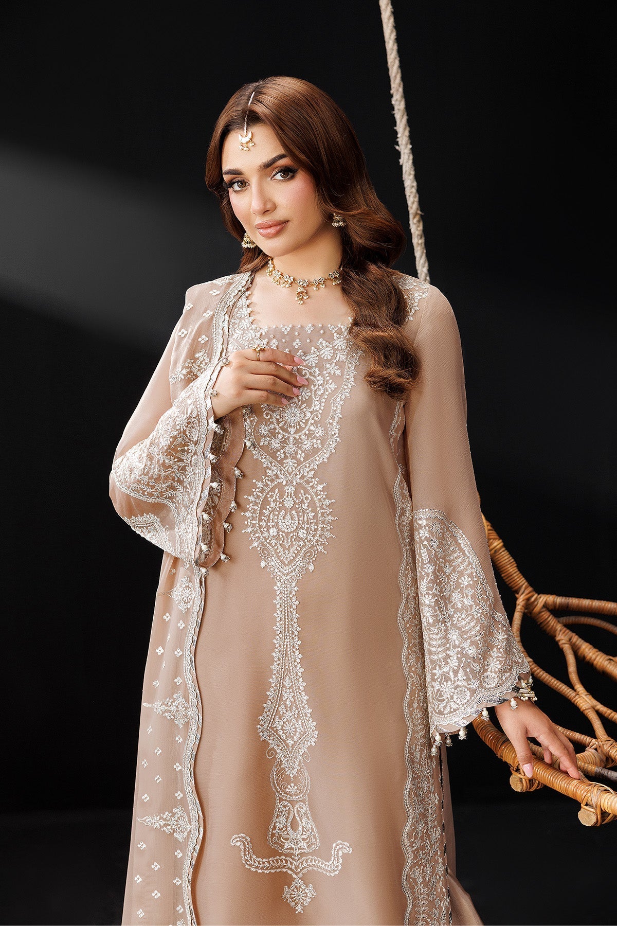 Alizeh | Dua Formals 26 | AF-DUA-3031-Gilded Lace, image 3