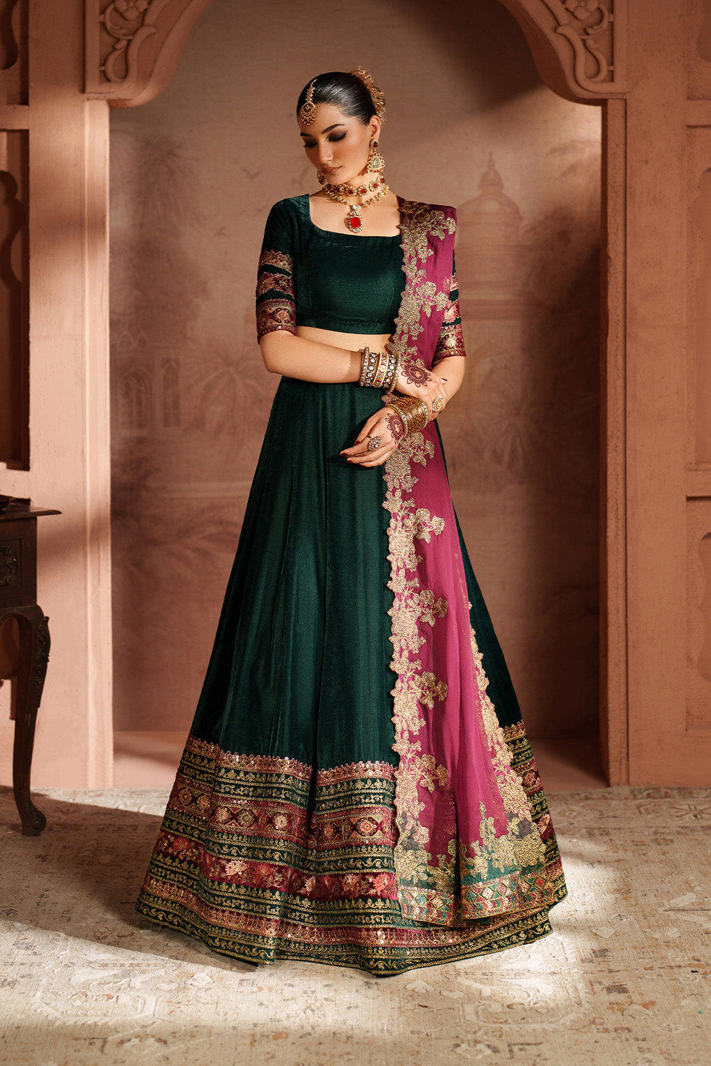 Iznik | Velvet 25 | IV-65 Embroidered Velvet
