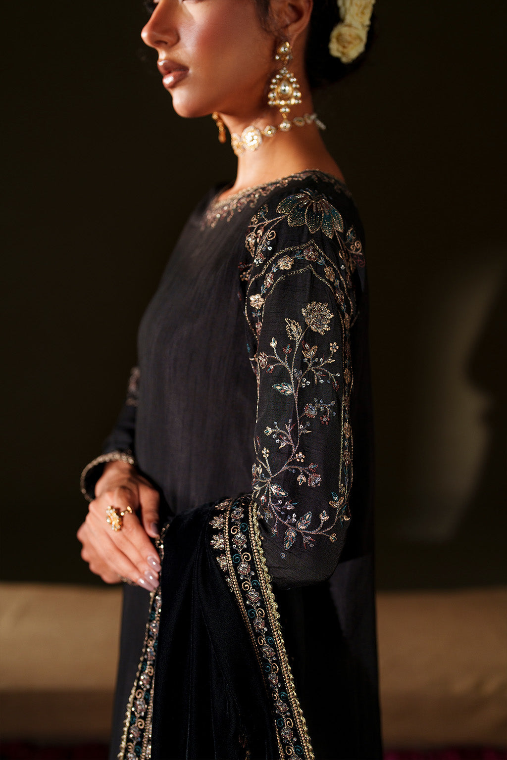 Iznik | Velvet 25 | IV-72 Embroidered Velvet, image 3