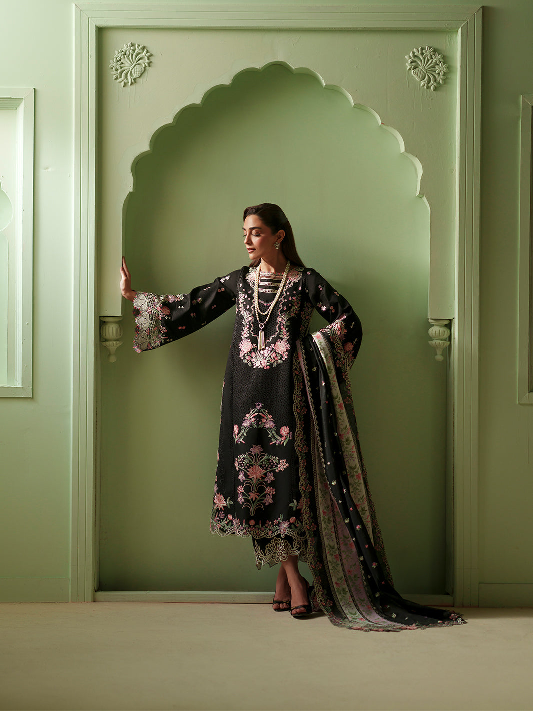 Bin Ilyas | Mashriq Luxury Lawn 26 | D-112-B, image 2