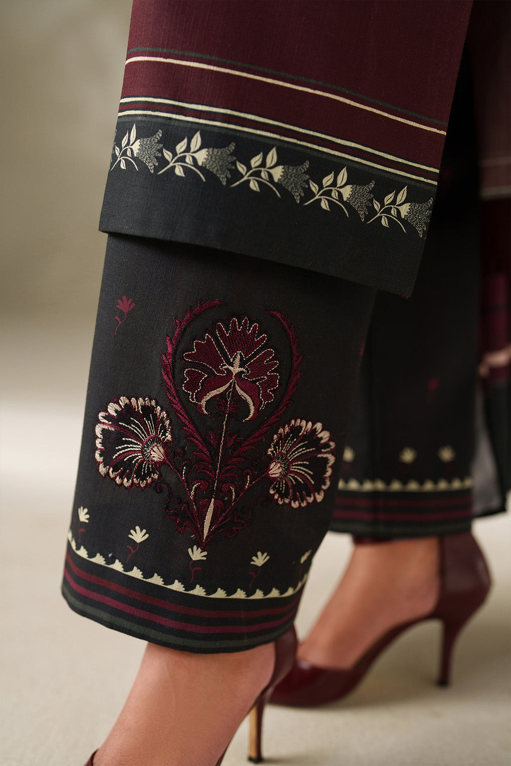 Iznik | Winter Chapter 25 | UE-570 Printed Khaddar, image 5