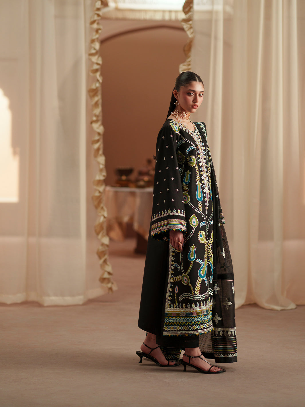 Bin Ilyas | Mashriq Luxury Lawn 26 | D-118-B, image 2