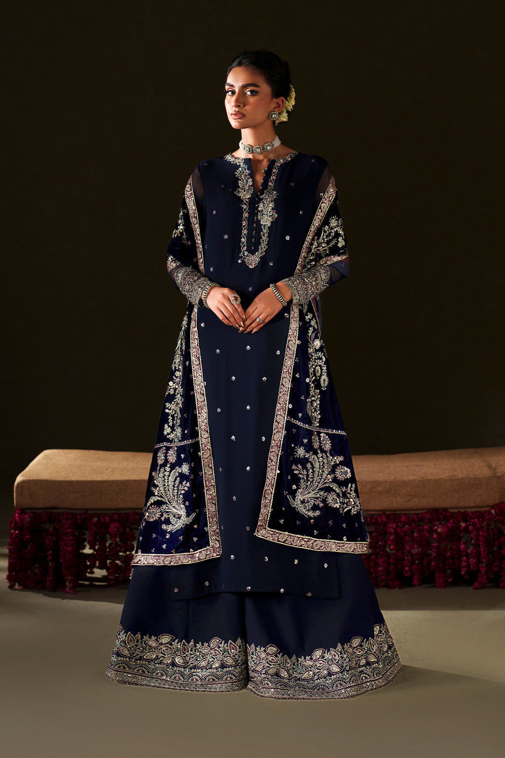 Iznik | Velvet 25 | IV-76 Embroidered Velvet