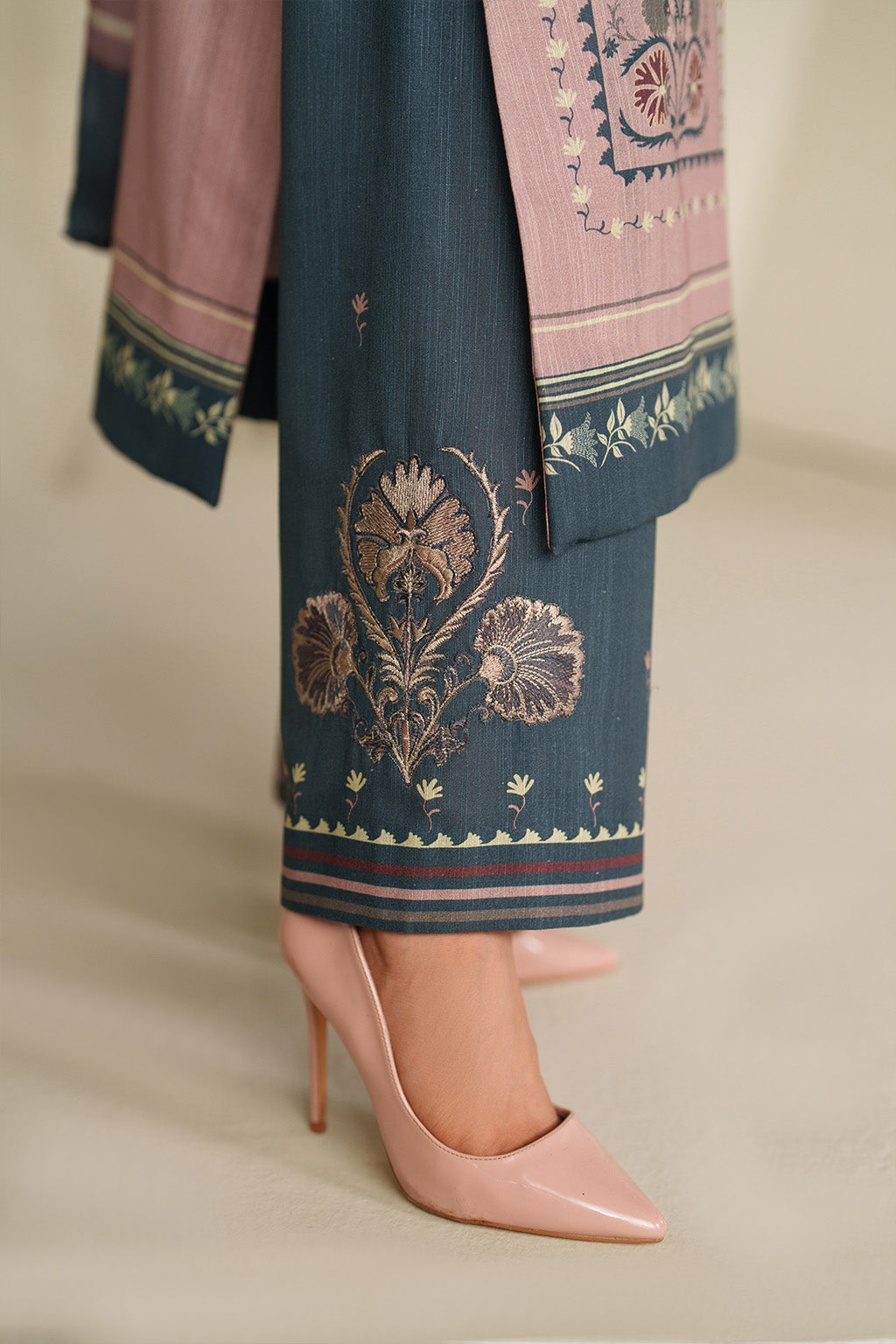 Iznik | Winter Chapter 25 | UE-569 Printed Khaddar, image 8