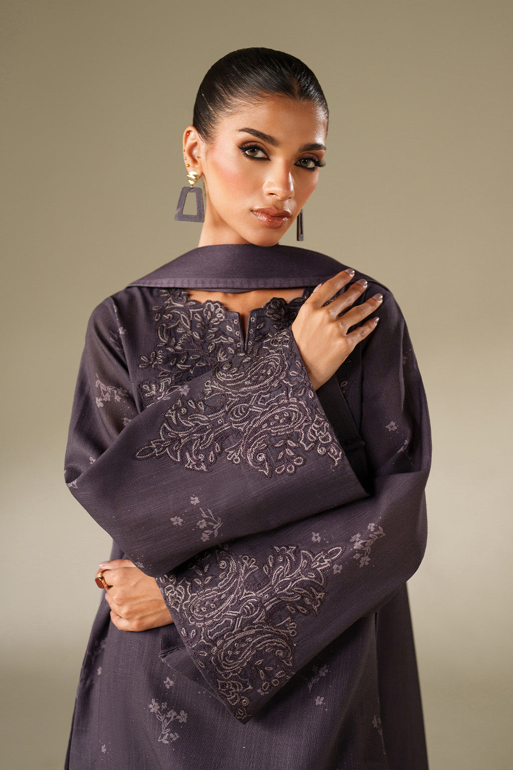 Iznik | Winter Chapter 25 | UE-558 Printed Khaddar-8