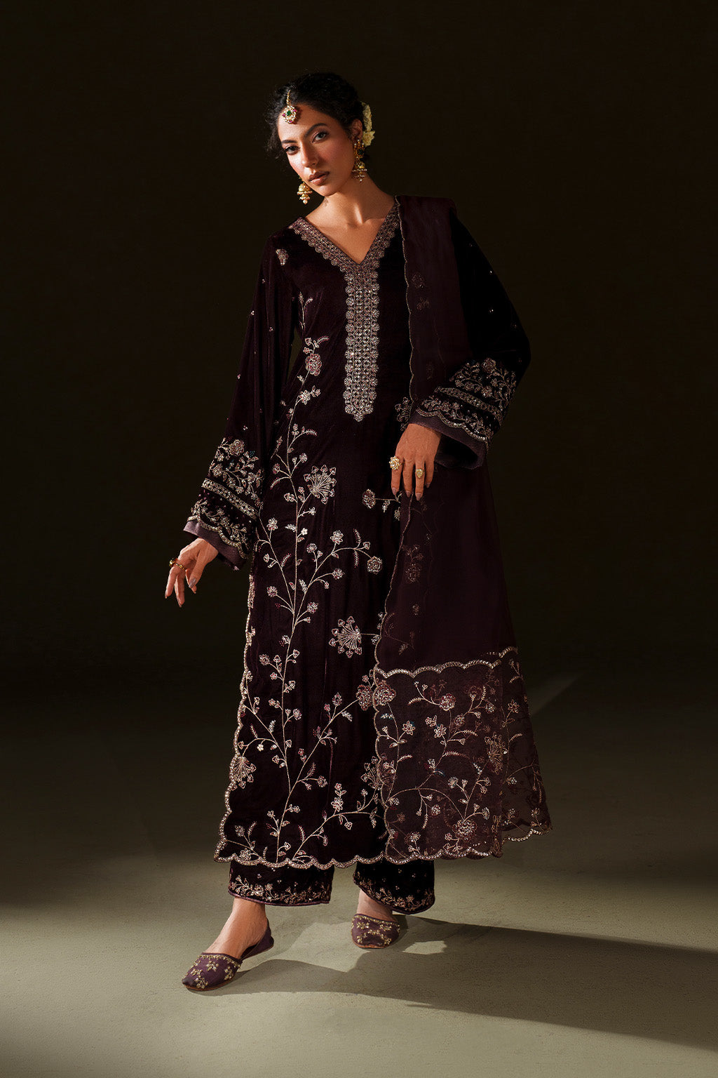 Iznik | Velvet 25 | IV-70 Embroidered Velvet, image 3