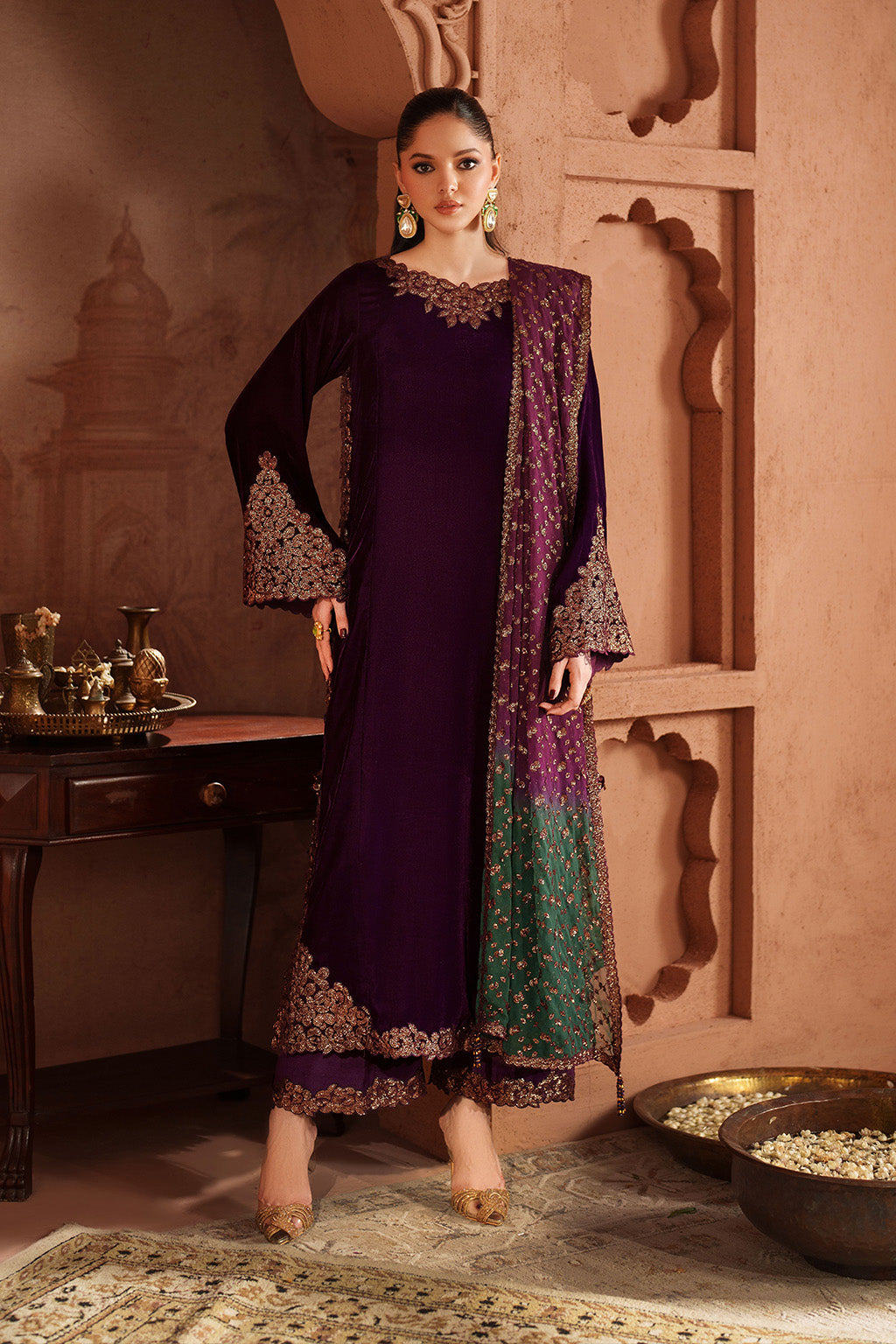 Iznik | Velvet 25 | IV-57 Embroidered Velvet