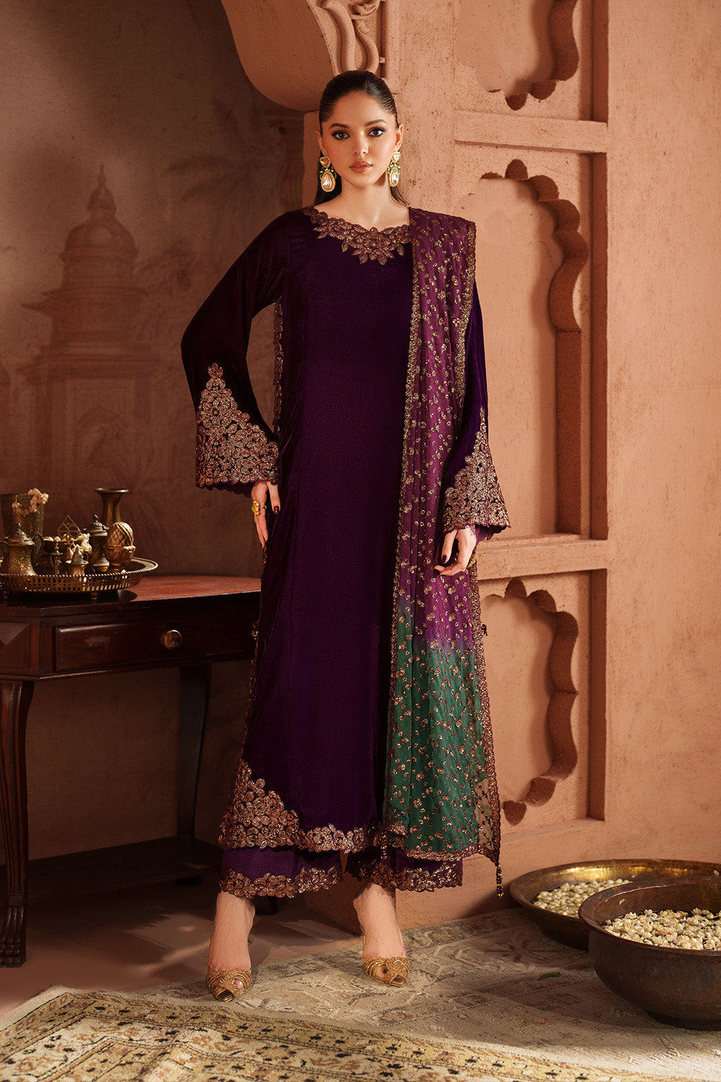 Iznik | Velvet 25 | IV-57 Embroidered Velvet