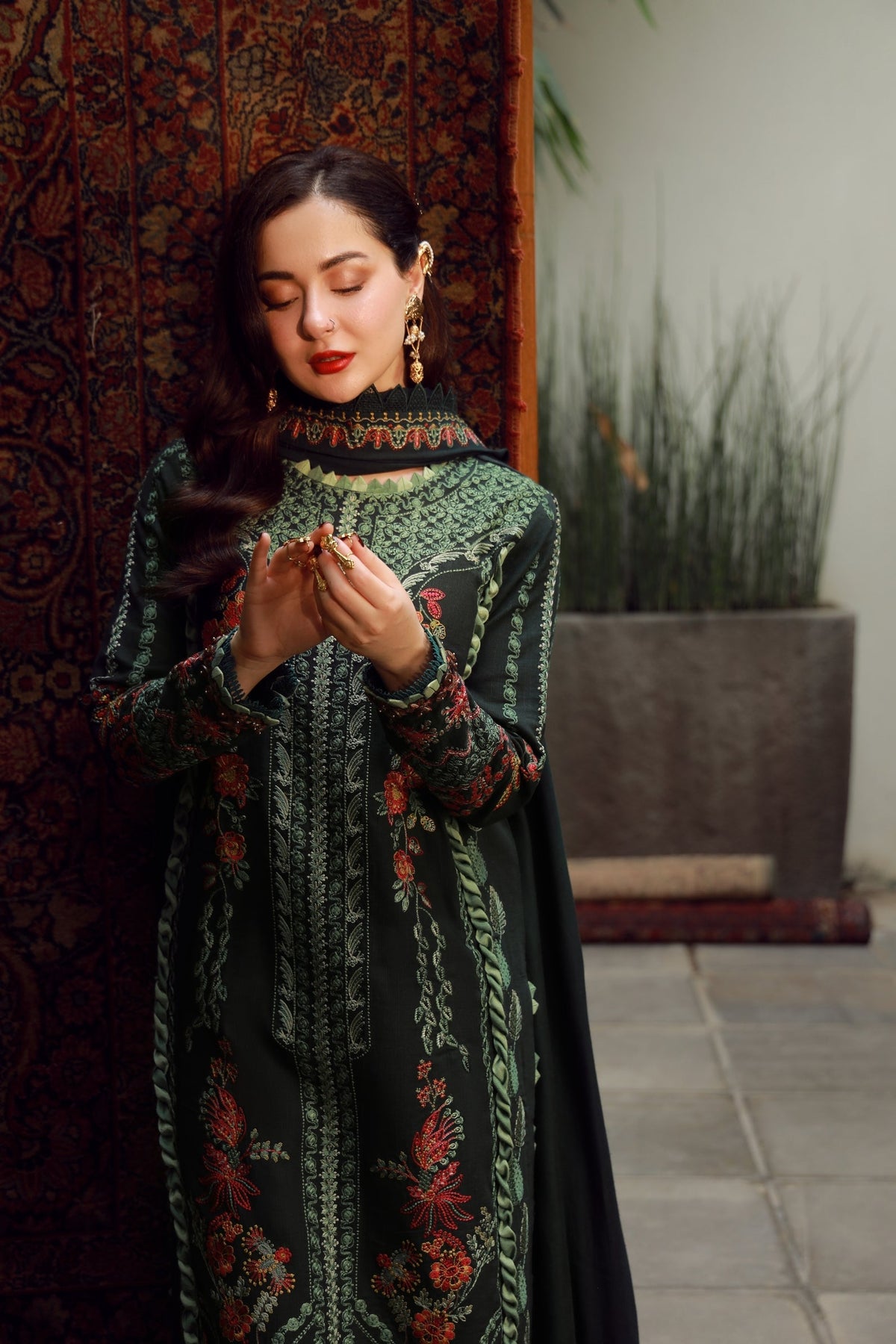 Maryam Hussain | Winter Shawl 25 | Almas, image 4